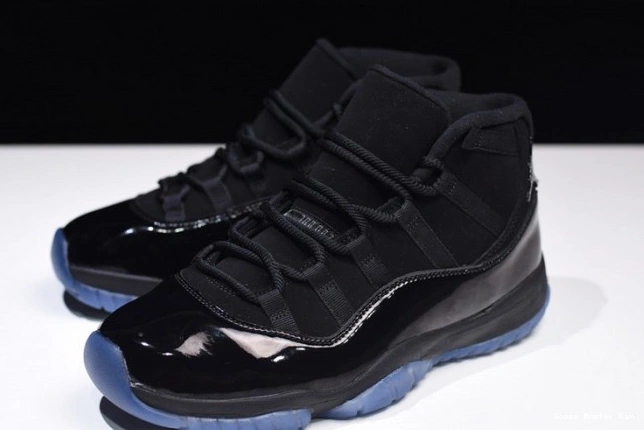 11 378037-005 Jordan Cap Gown Air and black 0719